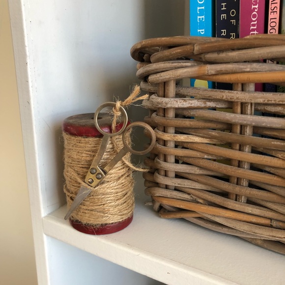 Wooden spool with jute twine and scissors - Picture 3 of 7
